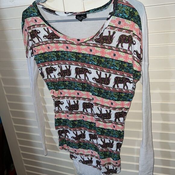 Rue21 Elephant print long sleeve top - Picture 2 of 5